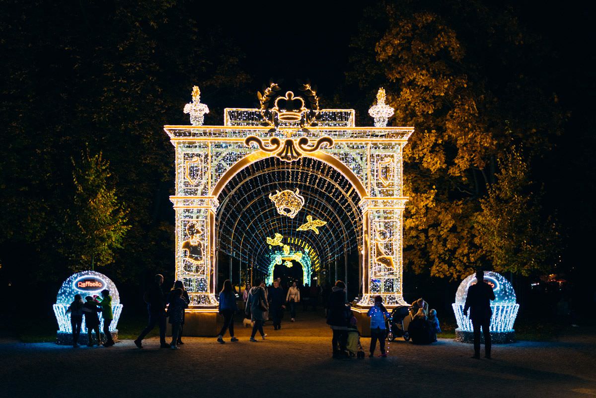 royal garden of light wilanow gate of lights