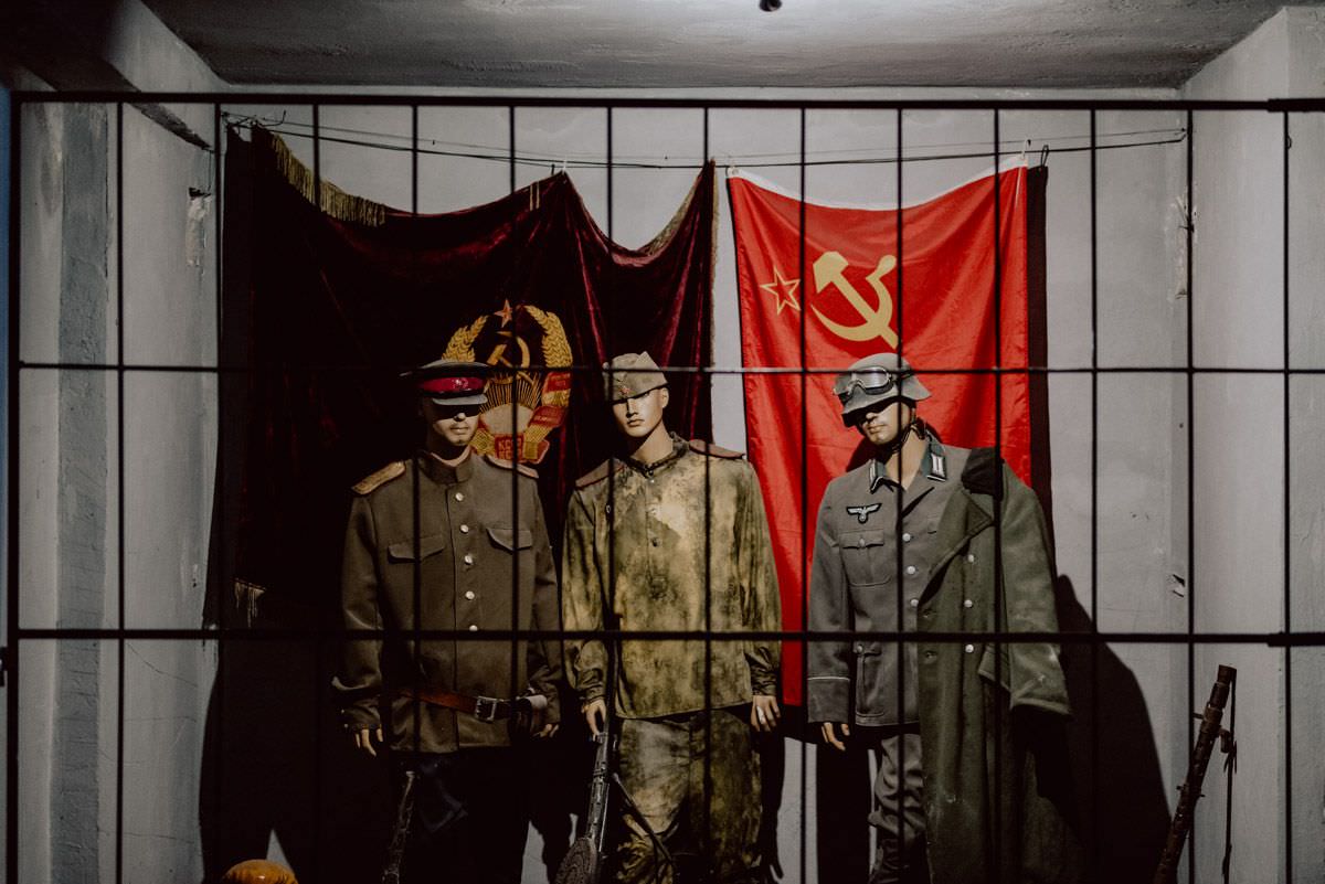 German uniforms and soviet flag